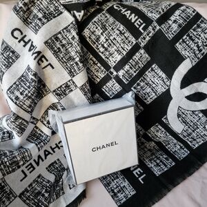 CHANEL Monochrome Black and White Cashmere & Silk Scarf Gift Set